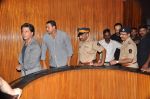 Shahrukh Khan promotes Chennai Express in Maratha Mandir, Mumbai on 15th Aug 2013 (86).JPG